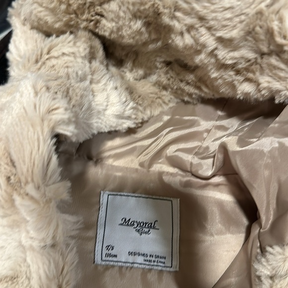 Girls faux fir hooded vest - Picture 4 of 10